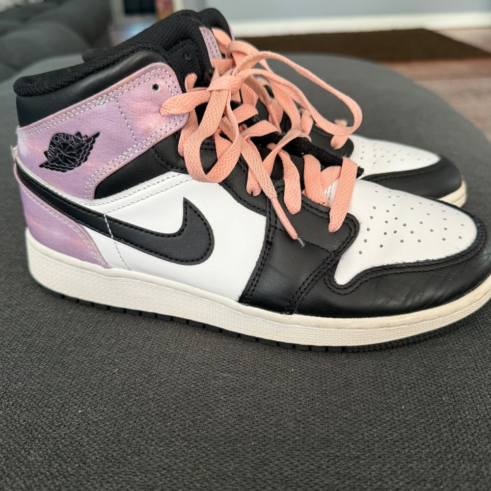 Jordan 1 Mids Black and Pink Sneakers